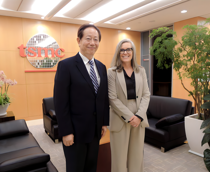 Governor Katie Hobbs meeting with Mark Liu, the chairman of TSMC.